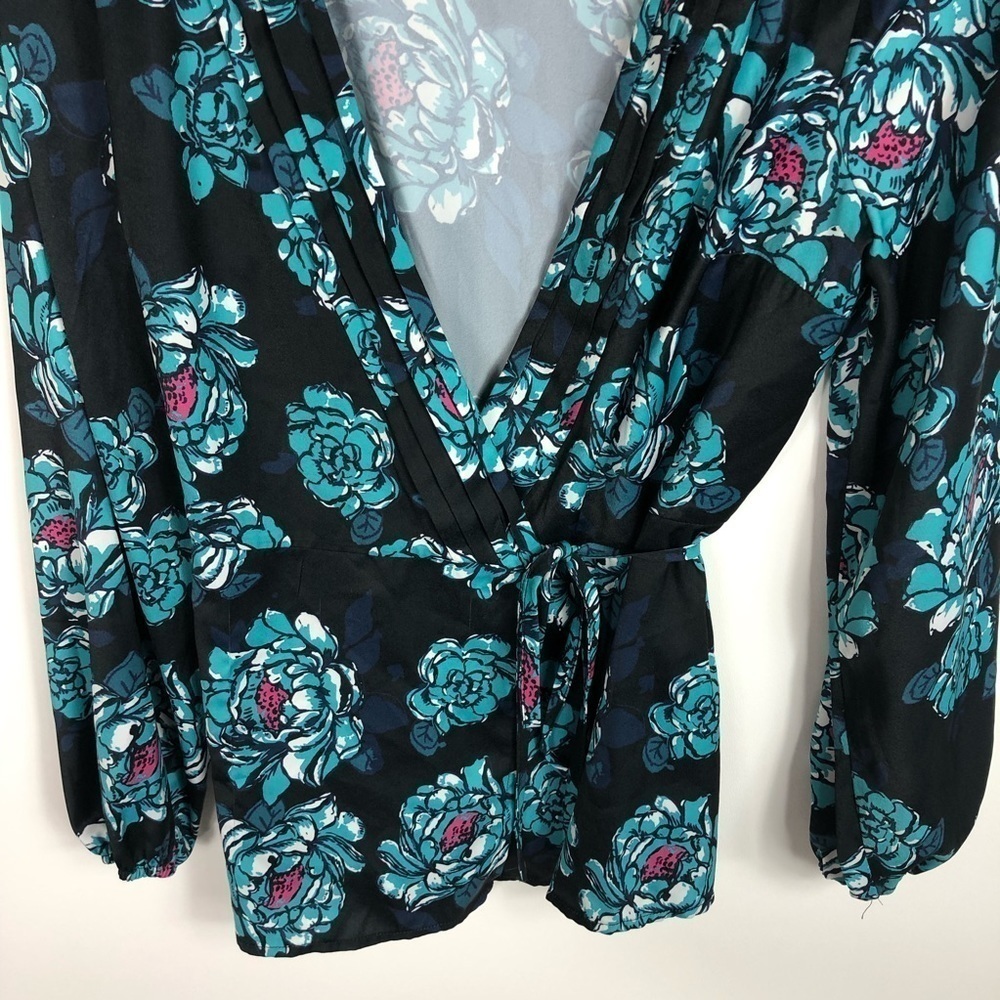 ModCloth‎ wrap top - Picture 4 of 10